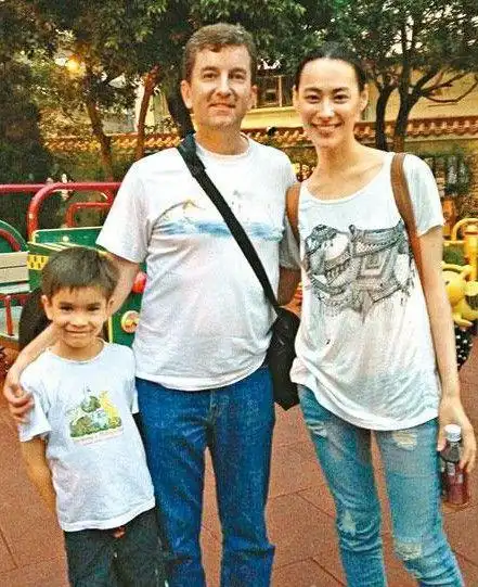 梁洛施澳门新欢曝光系初恋男友再续前缘