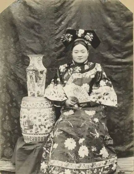 大清第一宫女,年老色衰,太监与主子却离不开她,人情世故老手_张玉春