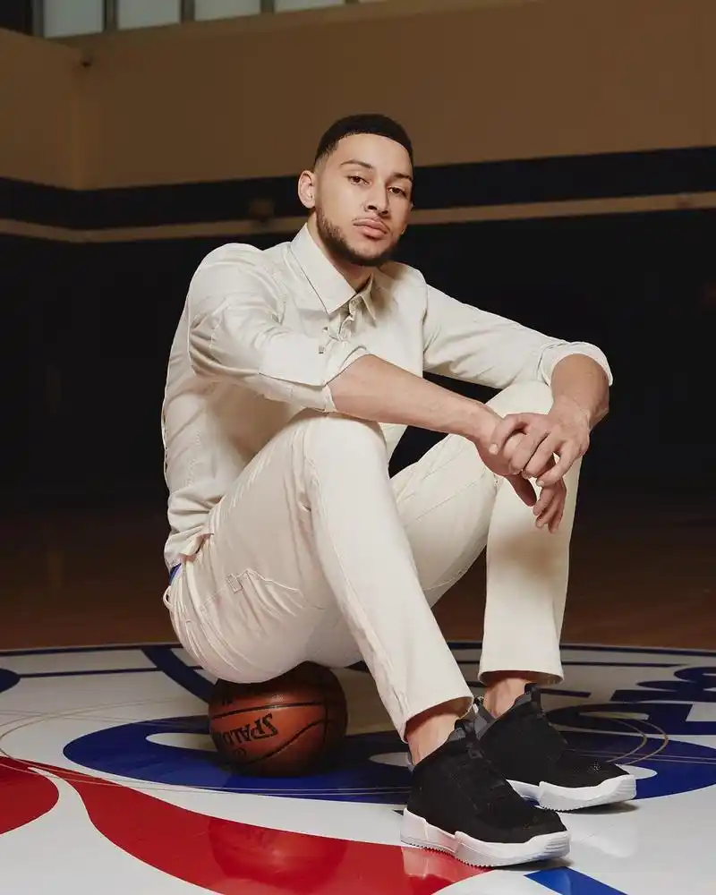 西蒙斯帅气写真