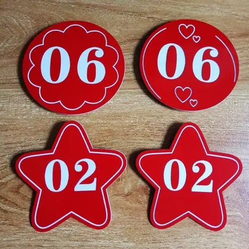 比赛选手模特号码牌腰牌编号牌数字标牌桌号网吧贴定制双色板雕刻