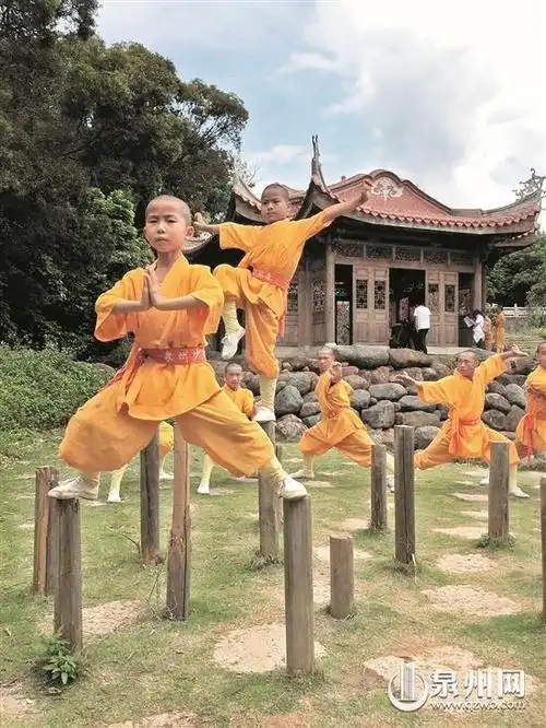 泉州少林寺苦乐酸甜小武僧 短视频里成"网红"