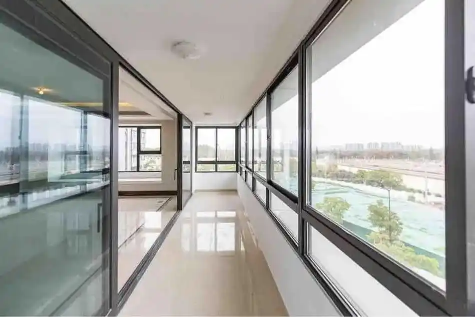 中环70年住宅总价898w,带固定车位.房型:3/2/2 面 - 抖音