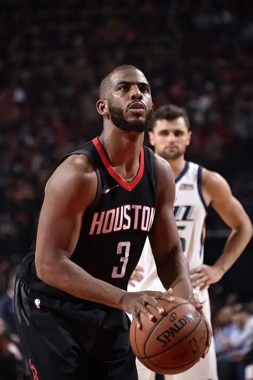 打破魔咒!克里斯·保罗终于摸到了"西决地板"