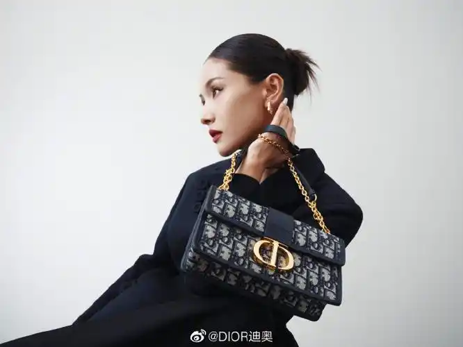 迪奥中国珠宝大使@王子文ava精彩演绎全新#dior30montaigne#链条手袋.