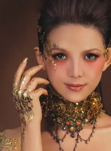 打造时尚个性晚装——影楼化妆造型师必读