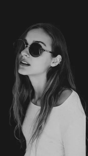 黑白色调美女壁纸一组.