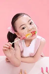 可爱的小女孩吃棒棒糖图片