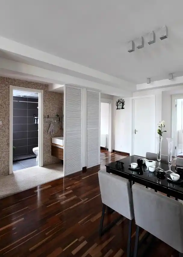 现代装修餐厅卫生间隔断设计