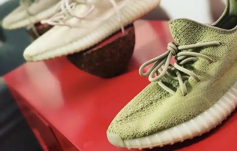 抹茶版小清新yeezy boost 350 v2 samples曝光!