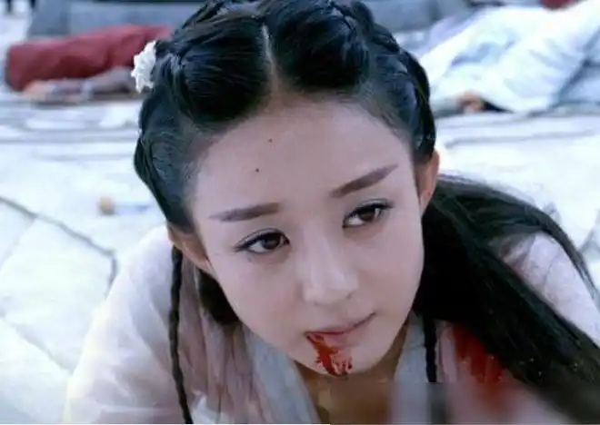 杨幂吐血杨颖吐血刘亦菲吐血看到她的表现心碎成了八瓣