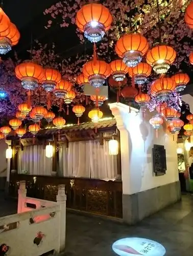 俞屏拍照上海〃暗恋桃花源"餐厅!灯火辉煌,仙气十足!