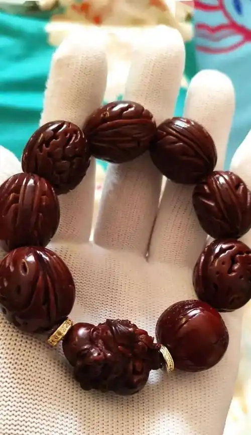 只要迈过这个坎,桃核就会越来越红,朝着玉化的方向发展