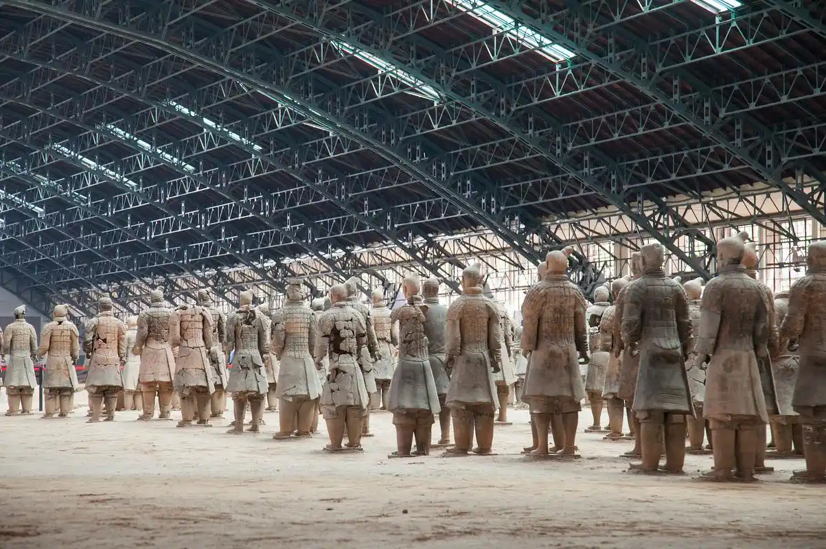 秦始皇陵新发现:彩色的兵马俑和青铜剑,给人们带来新的视觉体验