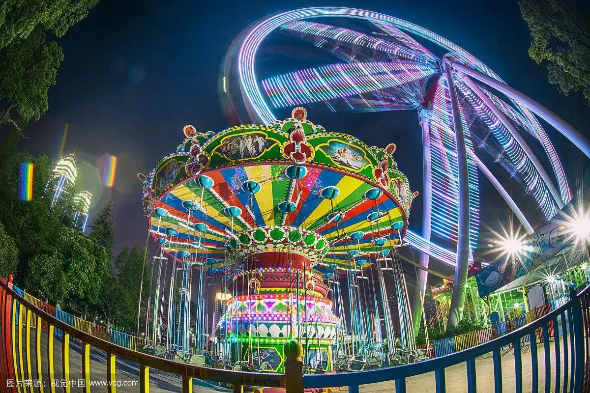 游乐场夜景