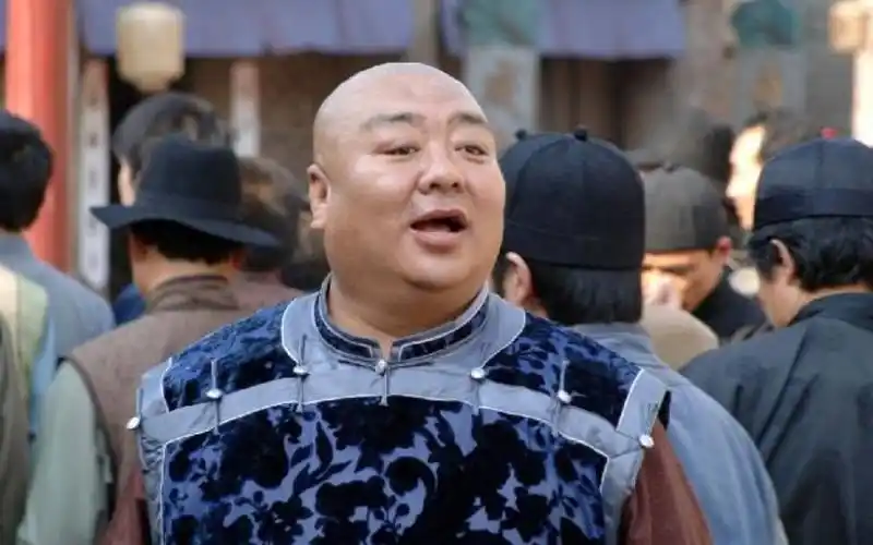 因为穷去跑龙套,被刘涛把脸都打肿了,如今身价上亿成了人生赢家