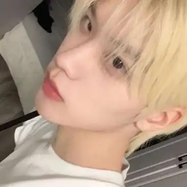 很帅气天真的可爱男生头像