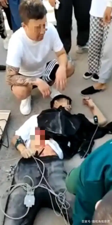 沈阳三年轻人街头打架,一人死亡