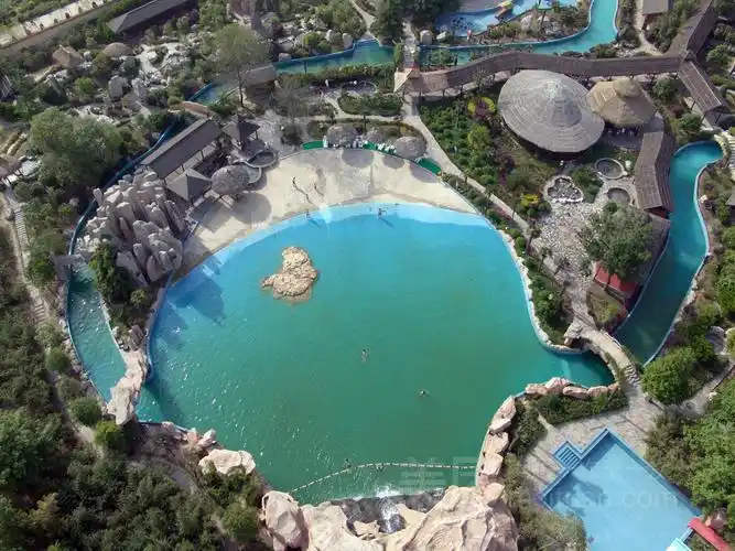 p>安徽金孔雀温泉度假村是一家集度假,健身,休闲,娱乐,餐饮,住宿为