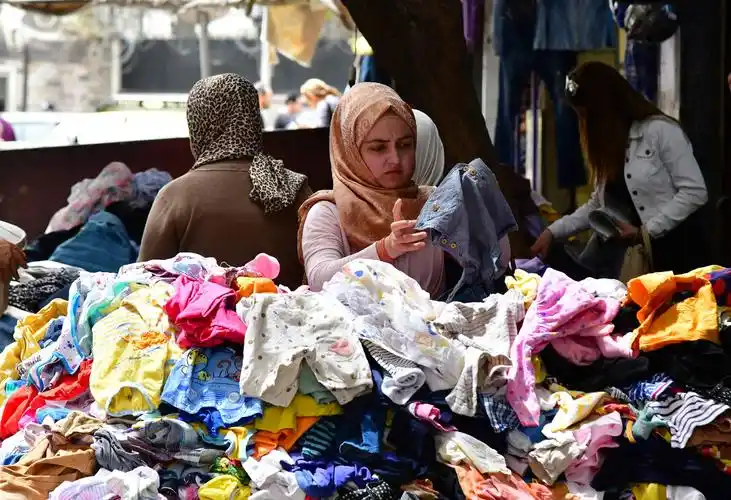 大马士革的二手服装市场|大马士革|叙利亚|新华社_新浪新闻