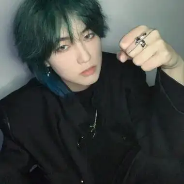 既冷酷又高冷的高清真人男生头像集