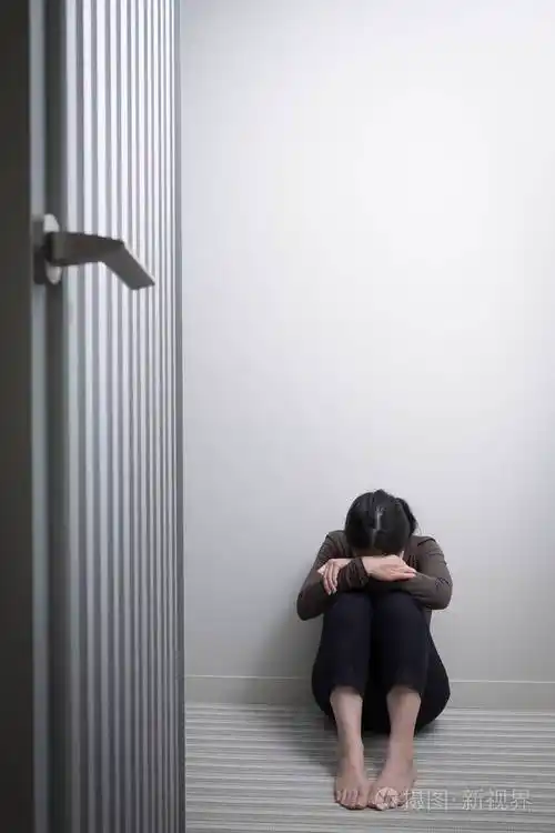 心情郁闷的女人