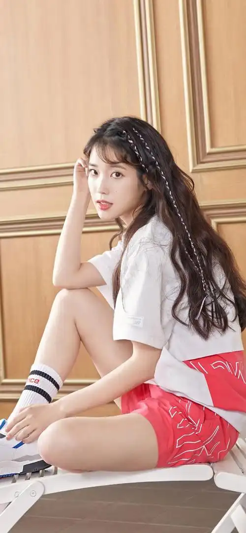 韩国歌手李知恩iu iphone15手机壁纸分享