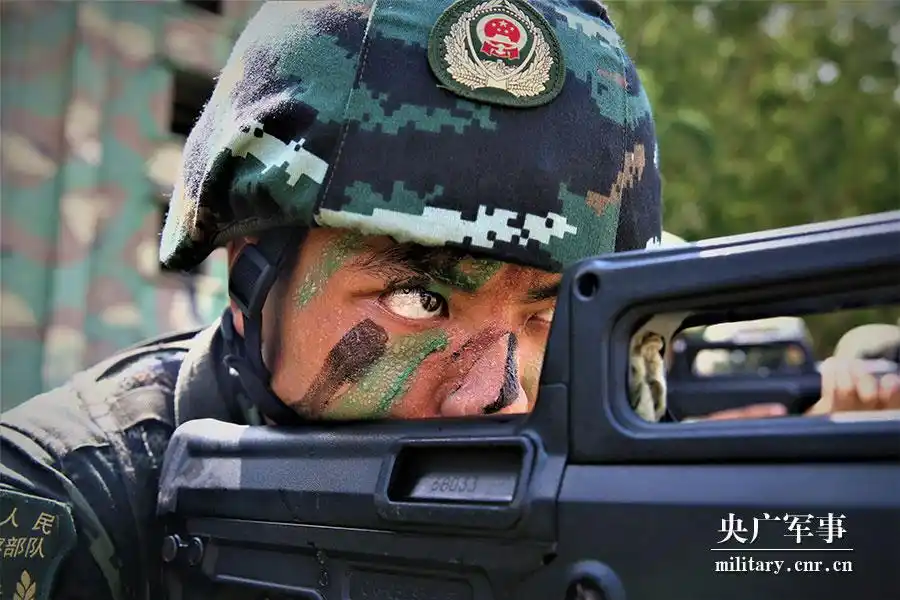高清组图带你领略武警特战队员风采