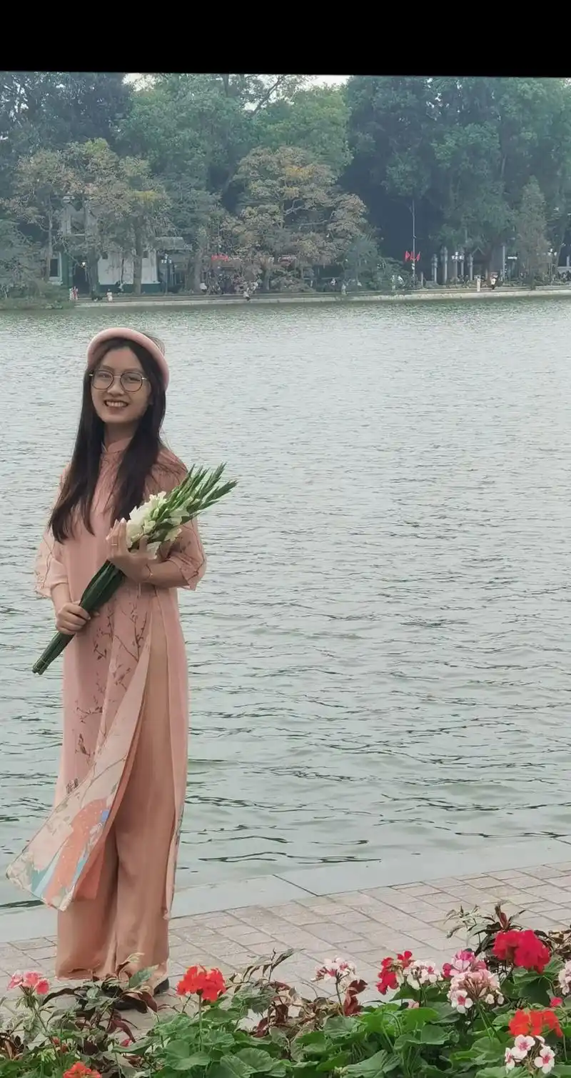 越南传统民族服装之奥黛篇.我化风行万里,越过大海找寻你,#东 - 抖音