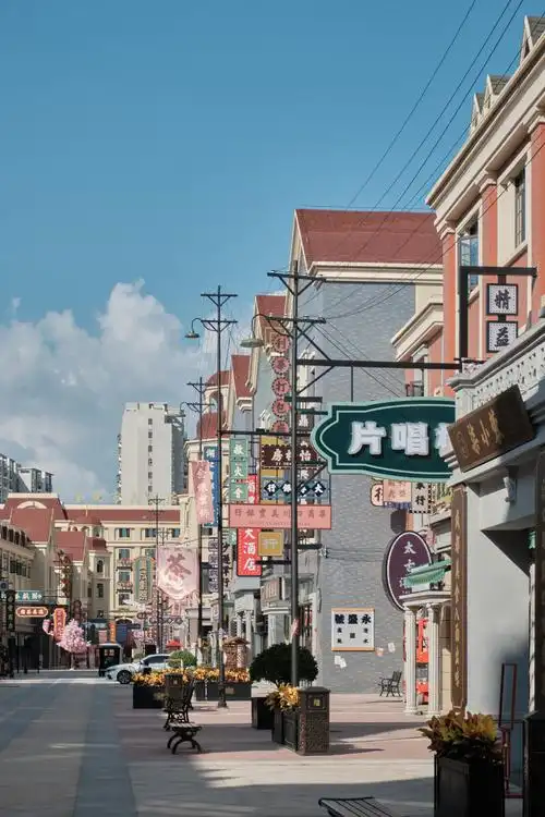 大晴天的武汉汉口镇戏码头