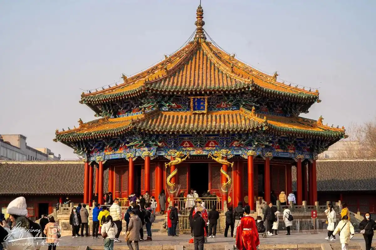 来沈阳总要来看看沈阳故宫吧.#摄影 #沈阳 #扫街 一朝发祥 - 抖音