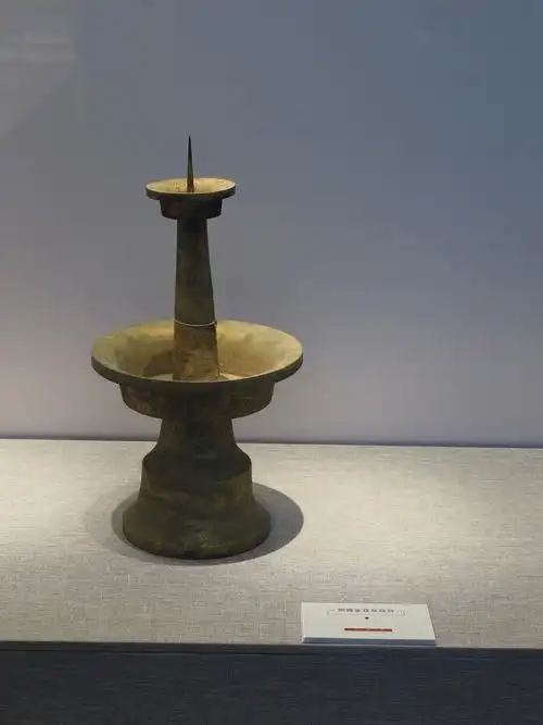 唐山博物馆清东陵文物展之铜镀金双龙烛台