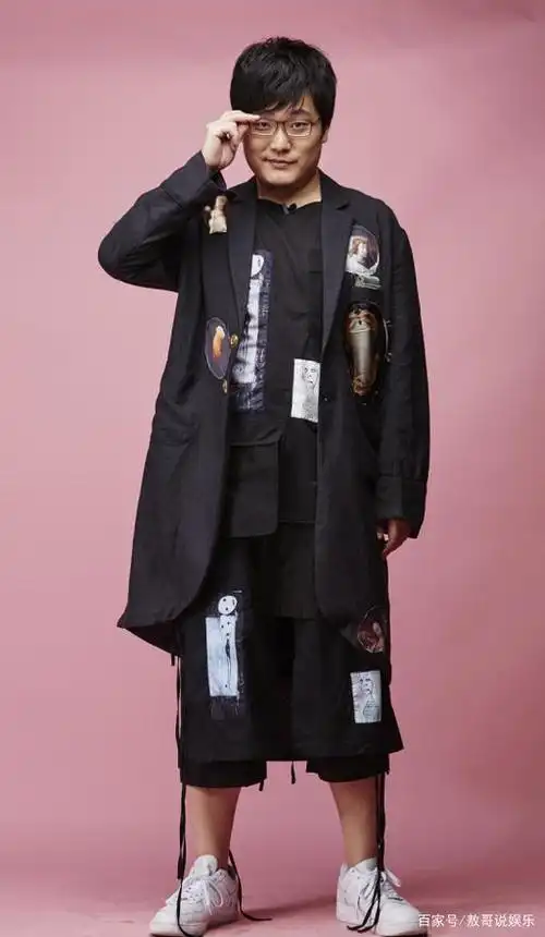 王建国"堕落到靠炒cp维持幽默":李雪琴用锅包肉形容建国的内在