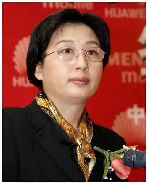 即使任正非不再年轻,但他总是提到他的前妻孟军.泰山崩于前而不变!