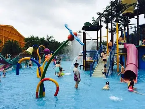 加上前几天的试营业后,5月1日,南宁市动物园加勒比水世界举行了盛大的