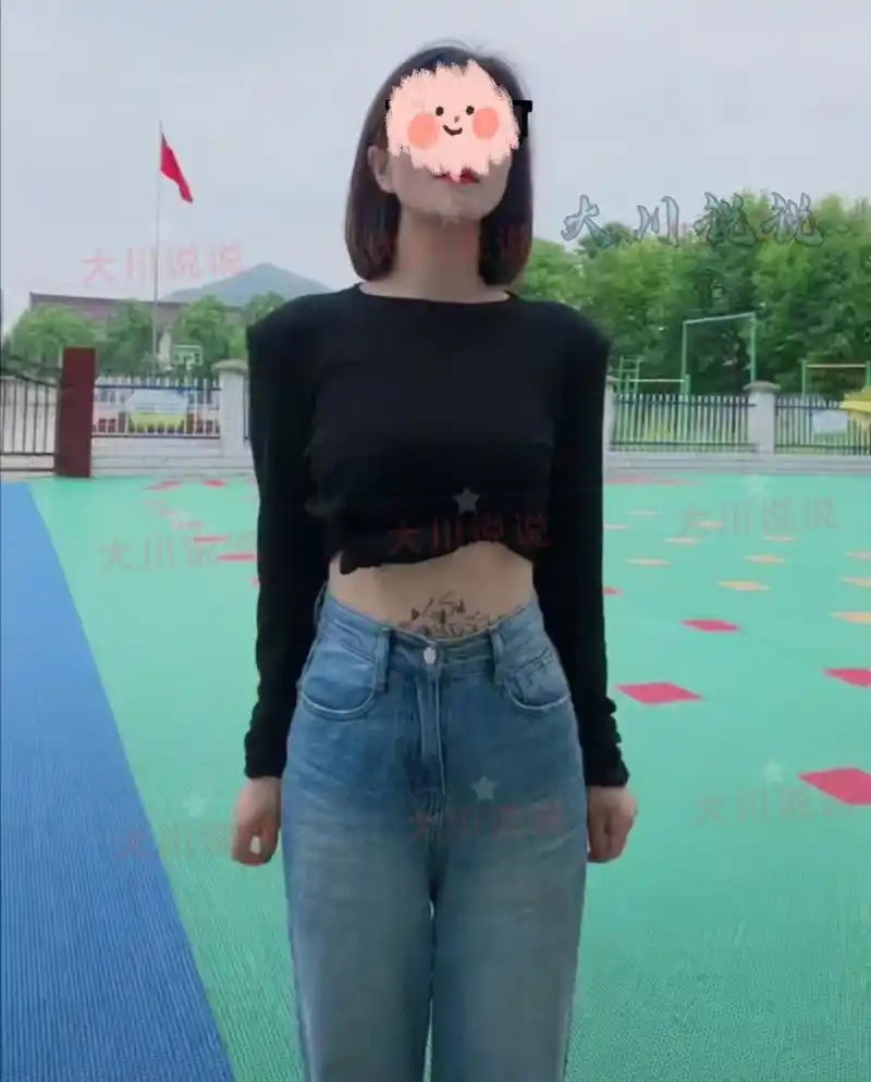 安徽一女幼师跳舞,露小腹花朵文身遭调侃:用来遮妊娠纹