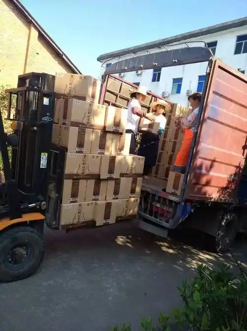 樟树贡酒发往景德镇流通酒装车中