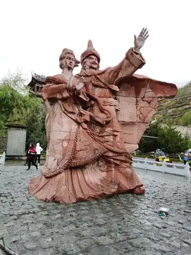 松潘文成公主,松赞干布塑像