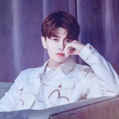 任嘉伦头像自调 cr:徐逸晨