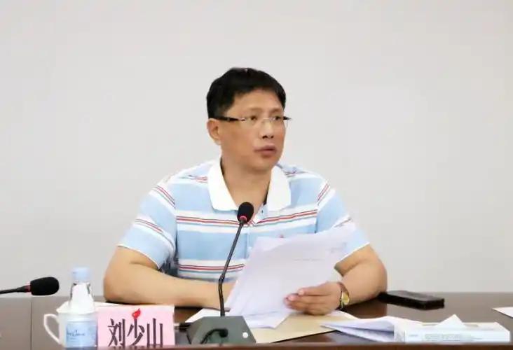 刘龙湛传达了国家,省,市秋冬森林防火会议精神,区领导胡乃权出席会议