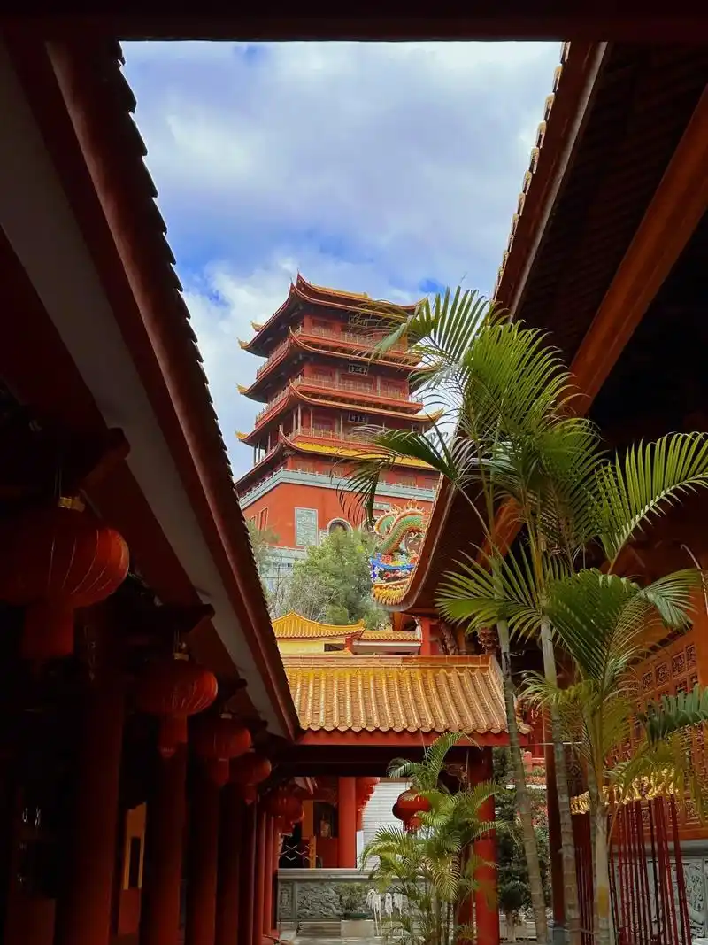 今天去寺庙偷偷许愿了 愿所求皆所愿 .#梵天寺 #平安喜乐诸 - 抖音