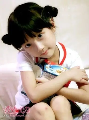 首页 玩发型 小孩扎发 小学生中短发怎么扎 女小学生短发2016发量少的