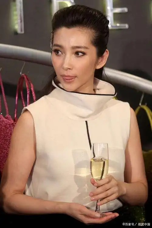 从"投资明星"到"法院老赖""公孙策"任泉会怪李冰冰的拉拢吗