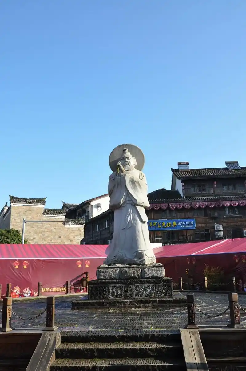 龙虎山天师府:位于江西省鹰潭市贵溪市上清镇上清村.