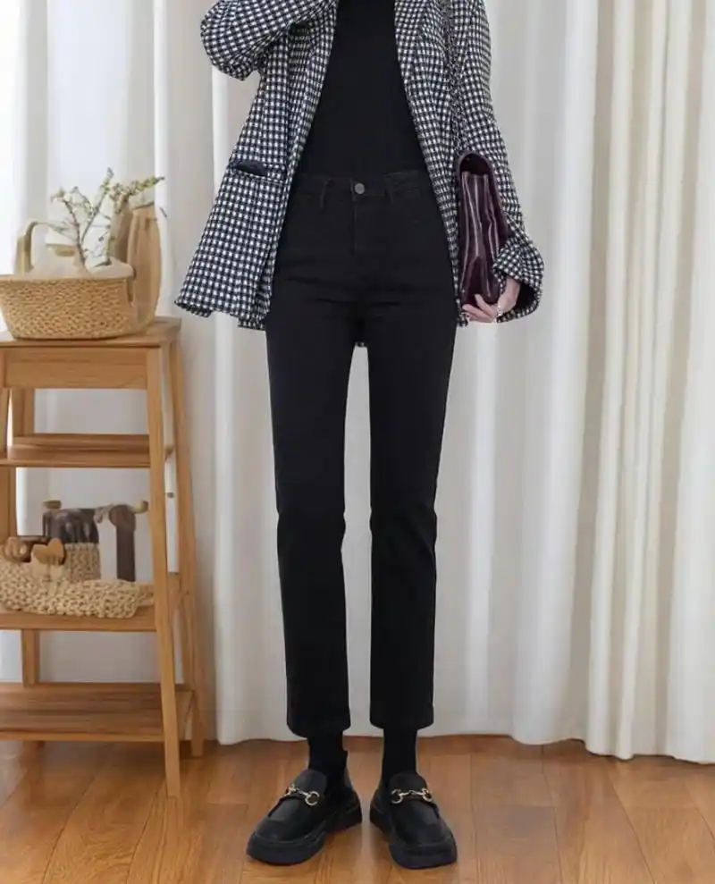 秋冬百搭的直筒牛仔裤女