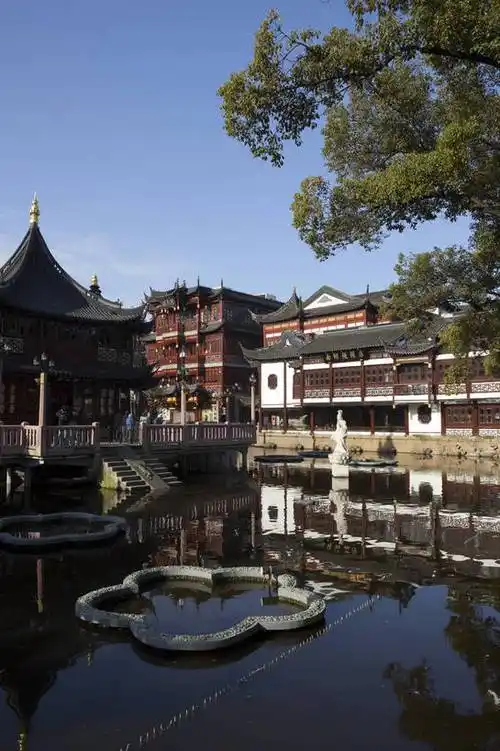 竖图,彩色,室外,白天,旅游,度假,名胜古迹,标志建筑,地标,建筑,上海