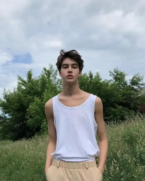 小小帅哥一枚颜值逆天惊雷可盐可甜他是谁