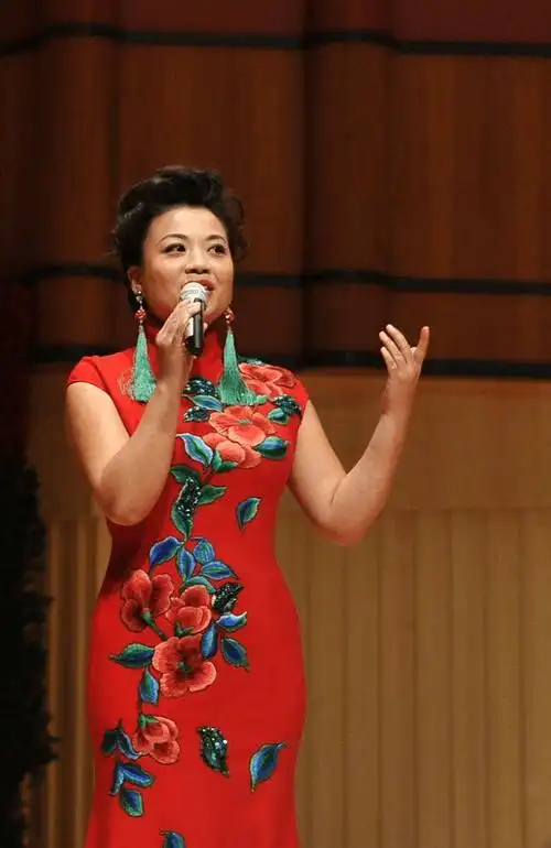 张也:26次登舞台,风光背后亲情爱情皆有憾,53岁不婚成母亲心病_父亲