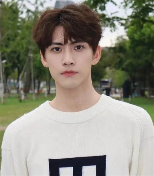 韩式流行的男生短发 微分中分三七分都帅_韩式男发 - 美发站