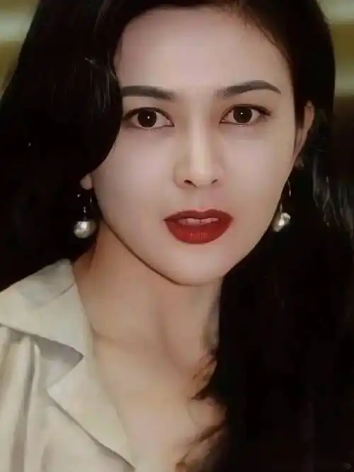 45岁关之琳再展十三姨"风采,这谁顶得住的魅力!