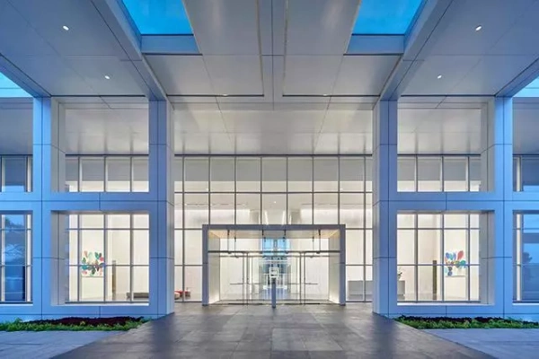 ▼写字楼入口gaedeke地产集团,致力于打造甲级写字楼和顶级的办公环境